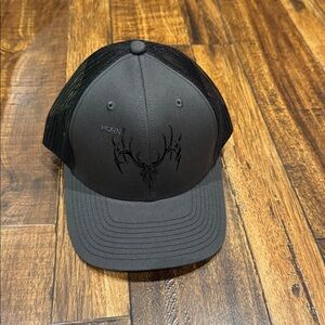 Horn gear Deer Skull Trucker Hat